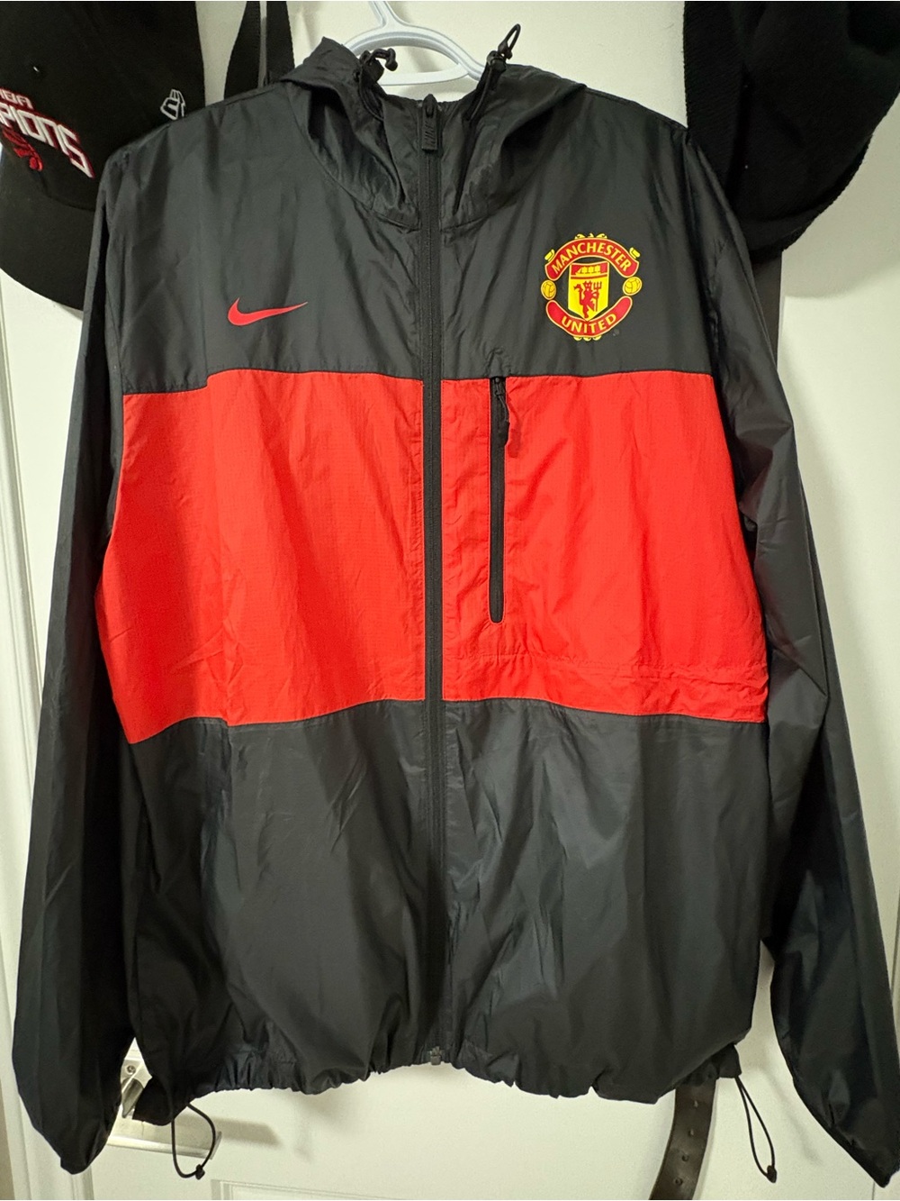 Nike Black and Red Manchester United Hooded Windbreaker Jacket Men’s Large